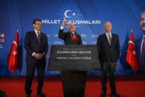 CHP Lideri Kemal Kılı&ccedil;daroğlu,&nbsp;Ekrem İmamoğlu&nbsp;ve&nbsp;Mansur Yavaş&nbsp;ile birlikte, bug&uuml;n Konya'daki Millet