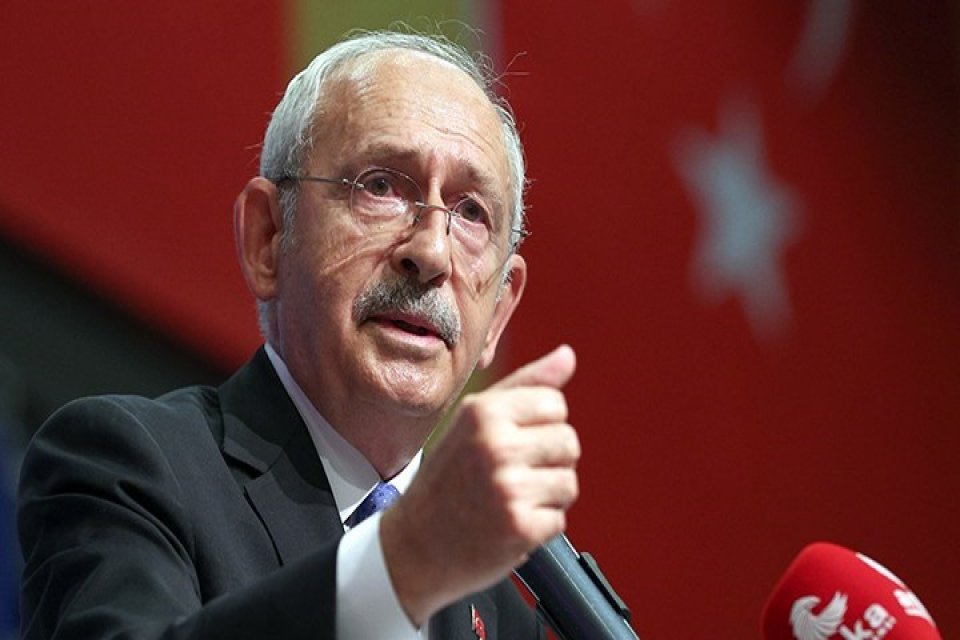 CHP Genel Başkanı Kemal Kılı&ccedil;daroğlu, partisinin grup toplantısında a&ccedil;ıklamalarda bulunuyor.