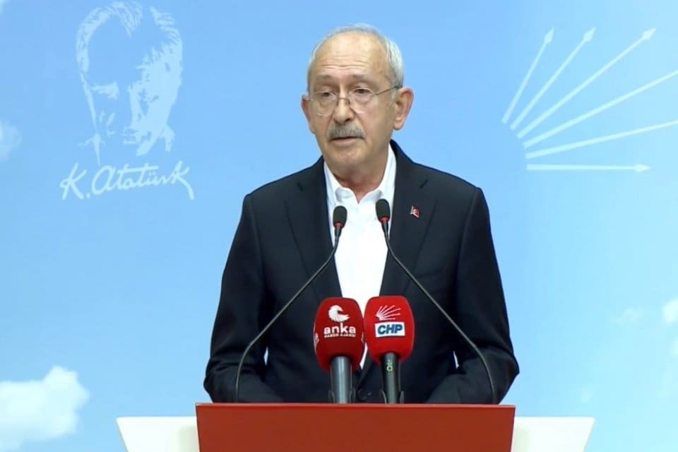 CHP Genel Başkanı Kemal Kılı&ccedil;daroğlu, Kahramanmaraş'taki depremlere ilişkin a&ccedil;ıklamalarda bulundu.&nbsp;