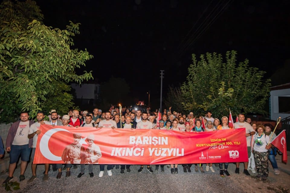 İzmir B&uuml;y&uuml;kşehir Belediyesi&rsquo;nin kentin kurtuluşunun 100&rsquo;&uuml;nc&uuml; yıl d&ouml;n&uuml;m&uuml; i&ccedil;in d&uuml;zenlediği