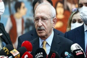CHP Genel Başkanı Kemal Kılı&ccedil;daroğlu, "Anayasa Mahkemesini ve kararlarını eleştirebiliriz.