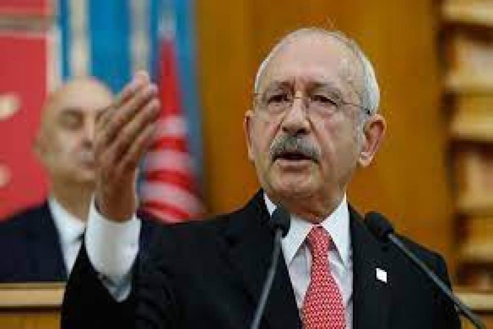 CHP Genel Başkanı Kemal Kılı&ccedil;daroğlu, g&uuml;ndeme ilişkin Meclis'te a&ccedil;ıklamalarda bulunuyor.