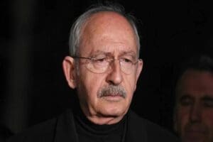 CHP lideri Kemal Kılı&ccedil;daroğlu, deprem b&ouml;lgesi ziyaretinin d&ouml;n&uuml;ş&uuml;nde Sermaye Piyasası