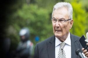 Eski CHP Genel Başkanı ve Antalya Milletvekili Deniz Baykal hayatını