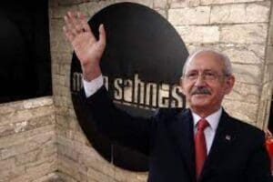 CHP Genel Başkanı Kemal Kılı&ccedil;daroğlu, CHP İzmir Milletvekili Tuncay &Ouml;zkan