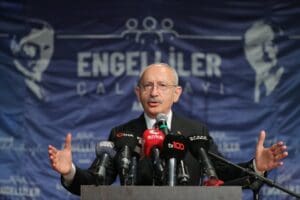 CHP Genel Başkanı Kemal Kılı&ccedil;daroğlu, Engelliler &Ccedil;alıştayı'nda konuştu. Kılı&ccedil;daroğlu, "Adım