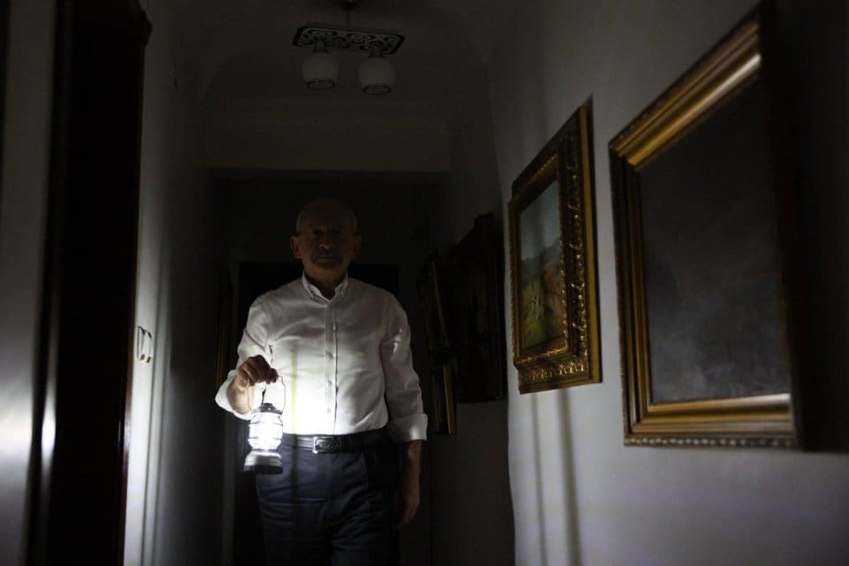 CHP Genel Başkanı&nbsp;Kemal Kılı&ccedil;daroğlu, bir haftalık&nbsp;&lsquo;karanlıkta kalma&rsquo;&nbsp;eyleminin ardından bu sabah
