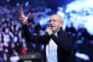 CHP Genel Başkanı Kemal Kılı&ccedil;daroğlu, İstanbul'da d&uuml;zenlenen Geleceği Kur Gen&ccedil;lik