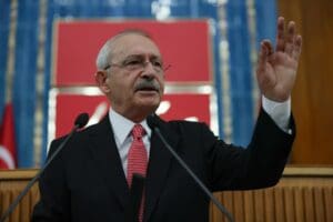CHP Genel Başkanı Kemal Kılı&ccedil;daroğlu, Rusya'nın Ukrayna'ya saldırısına ilişkin konuşurken