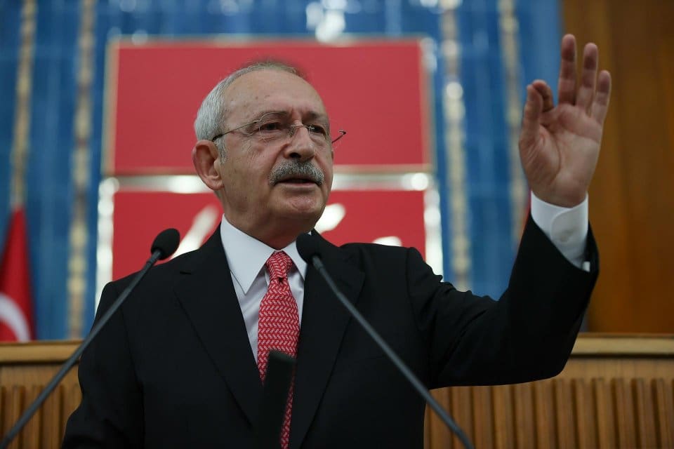 CHP Genel Başkanı Kemal Kılı&ccedil;daroğlu, Rusya'nın Ukrayna'ya saldırısına ilişkin konuşurken