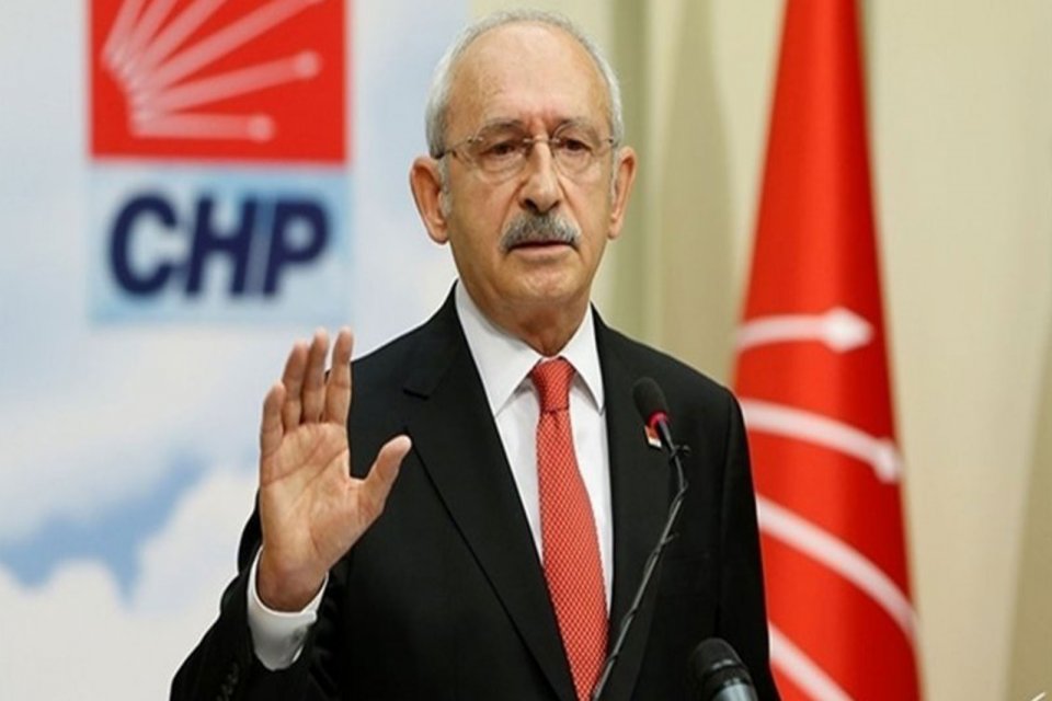 CHP Genel Başkanı Kemal Kılı&ccedil;daroğlu partisinin grup toplantısında a&ccedil;ıklamalarda bulunuyor.