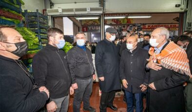 Kılıçdaroğlu İzmir’de hal esnafıyla buluştu