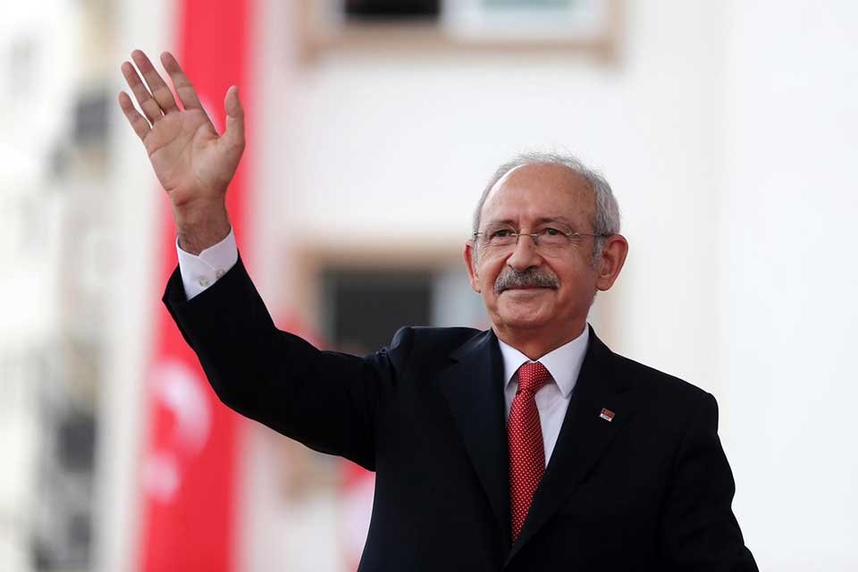 CHP Genel Başkanı Kılı&ccedil;daroğlu, İzmir'e geldi. CHP lideri Kılı&ccedil;daroğlu, bir