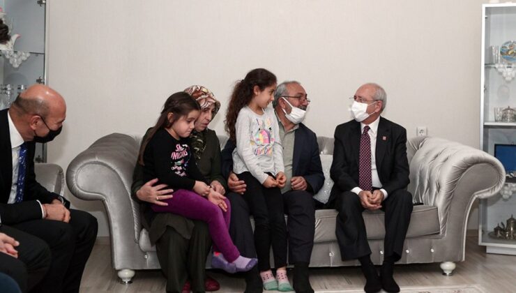 Kılıçdaroğlu İzmir'de şehit ailesinin acısını paylaştı