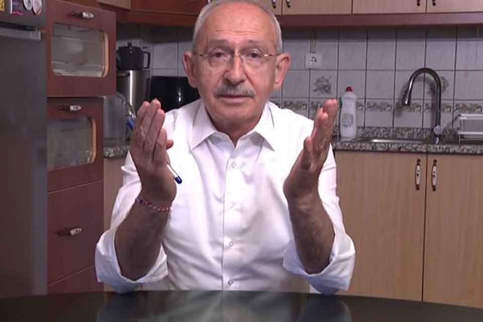 Kılı&ccedil;daroğlu "Kadınlar omuz omuza durduklarında aradan kimse ge&ccedil;emez" dedi. Millet