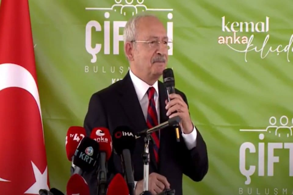 CHP lideri Kılı&ccedil;daroğlu, Konya'da vatandaşlarla bir araya geldi. CHP Genel