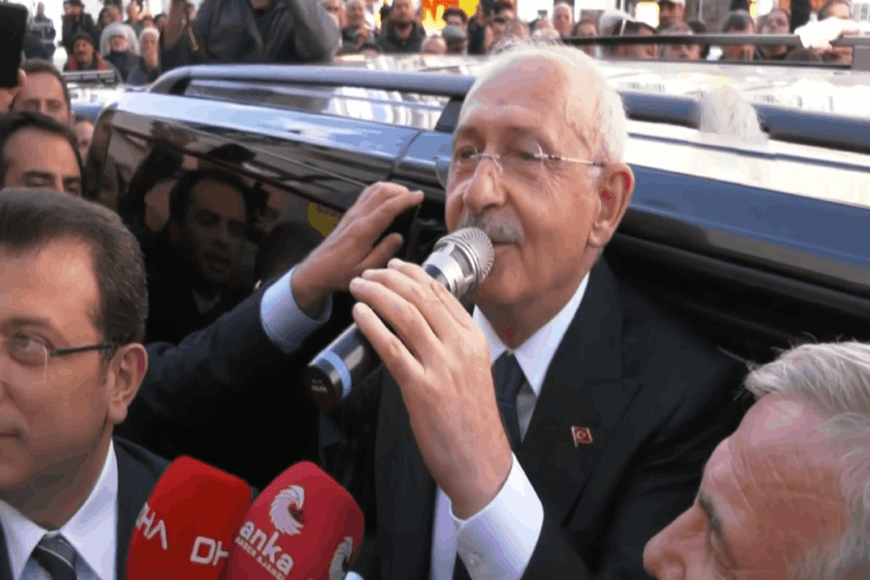 Se&ccedil;im &ccedil;alışmaları i&ccedil;in Konya'da bulunan Cumhurbaşkanı adayı Kılı&ccedil;daroğlu'na Konyalılar b&uuml;y&uuml;k