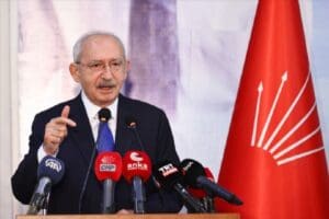 Manisa programı kapsamında bir otelde muhtarlarla bir araya gelen Kılı&ccedil;daroğlu,