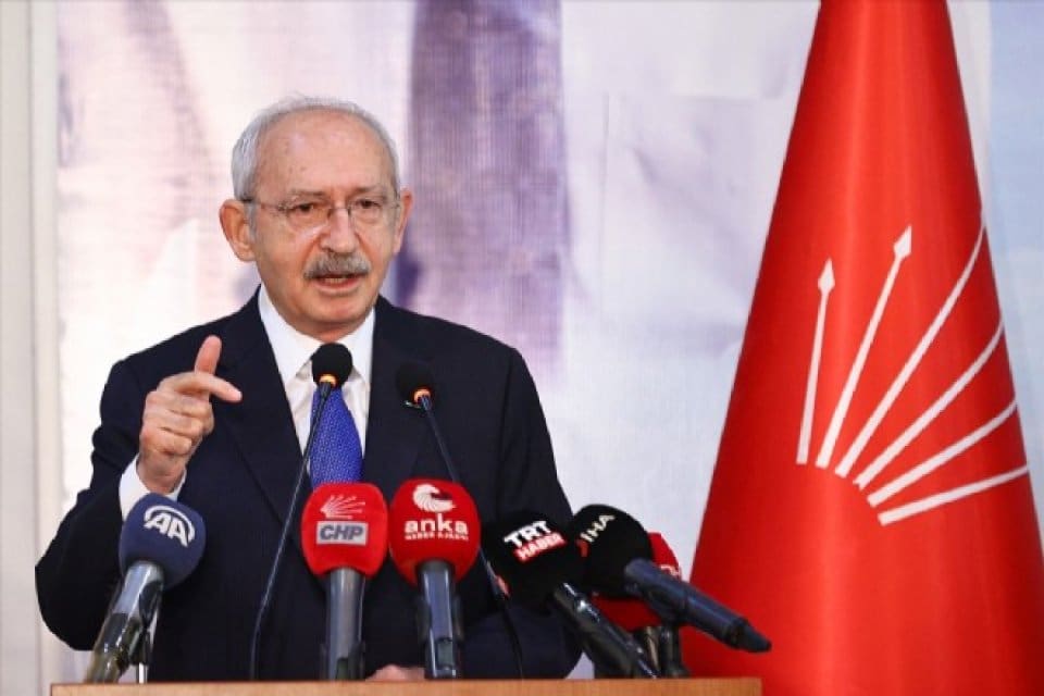 Manisa programı kapsamında bir otelde muhtarlarla bir araya gelen Kılı&ccedil;daroğlu,