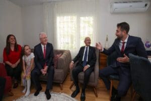 CHP Genel Başkanı Kemal Kılı&ccedil;daroğlu'nun 'Memur Teoman'la bir araya geldiği