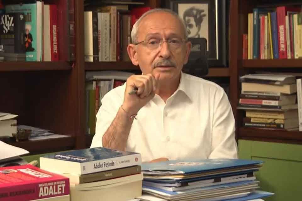 Millet İttifakı'nın cumhurbaşkanı adayı Kemal Kılı&ccedil;daroğlu, "Mustafa Kemal Atat&uuml;rk" notuyla