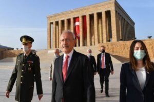 CHP lideri Kemal Kılıçdaroğlu'nun 10 Kasım mesajında, 'Cumhuriyet'i demokrasi ile