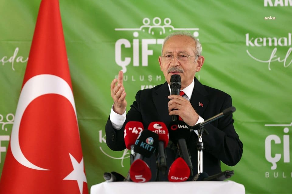 CHP lideri Kemal Kılı&ccedil;daroğlu, partisinin grup toplantısında İzmir'deki &Ccedil;ift&ccedil;i Buluşması'nda