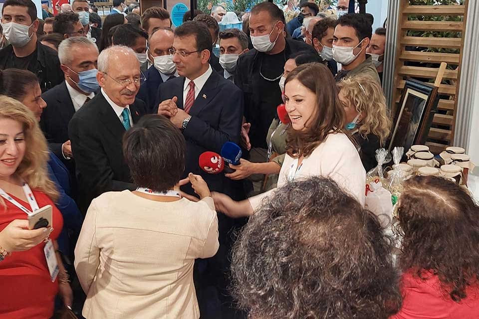 CHP Genel Başkanı Kemal Kılı&ccedil;daroğlu, İstanbul&rsquo;da d&uuml;zenlenen Tarım Zirvesi&rsquo;nde Bal&ccedil;ova