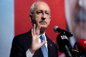 Kemal Kılı&ccedil;daroğlu, sosyal medyadan paylaştığı videoda b&uuml;rokratlara &ccedil;ağrıda bulundu. Kılı&ccedil;daroğlu,