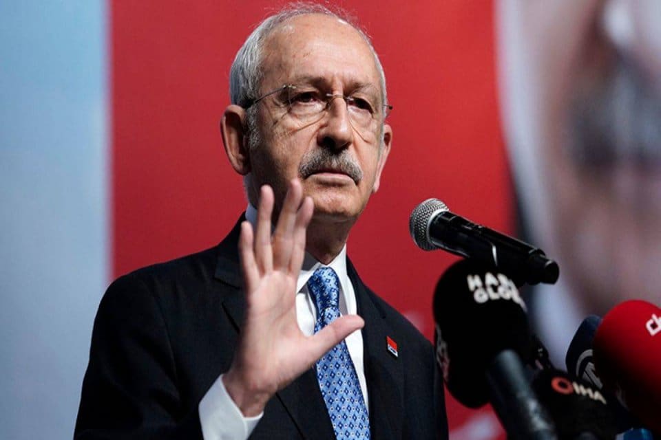 Kemal Kılı&ccedil;daroğlu, sosyal medyadan paylaştığı videoda b&uuml;rokratlara &ccedil;ağrıda bulundu. Kılı&ccedil;daroğlu,