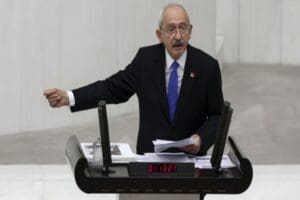 CHP lideri Kılı&ccedil;daroğlu, Meclis'te b&uuml;t&ccedil;e g&ouml;r&uuml;şmelerinde k&uuml;rs&uuml;deydi. B&uuml;t&ccedil;eyi eleştiren Kılı&ccedil;daroğlu,