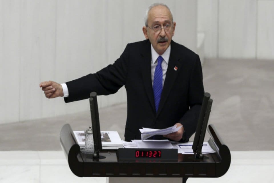 CHP lideri Kılı&ccedil;daroğlu, Meclis'te b&uuml;t&ccedil;e g&ouml;r&uuml;şmelerinde k&uuml;rs&uuml;deydi. B&uuml;t&ccedil;eyi eleştiren Kılı&ccedil;daroğlu,