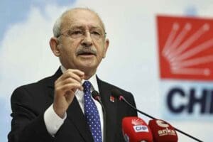 CHP lideri partisinin belediye başkanlarını, &ldquo;telefonlarının dinlendiğini&rdquo; s&ouml;yleyerek uyardı. Kılı&ccedil;daroğlu&rsquo;nun,