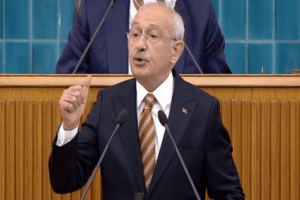 CHP lideri Kılı&ccedil;daroğlu, partisinin grup toplantısında partililere sesleniyor. &nbsp; Kılı&ccedil;daroğlu'nun