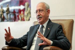 Cumhurbaşkanı Adayı&nbsp;Kemal Kılı&ccedil;daroğlu, TikTok'ta yayınladığı video ile gen&ccedil;lere seslendi,&nbsp;"Oyun oynamayı