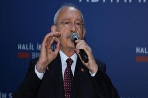 Cumhurbaşkanı adayı Kemal Kılı&ccedil;daroğlu, TikTok hesabında yayınladığı videoyla gen&ccedil;lere seslendi.