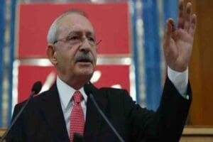 CHP Genel Başkanı Kemal Kılı&ccedil;daroğlu&rsquo;nun MYK &uuml;yelerine konuyla ilgili tartışmalardan