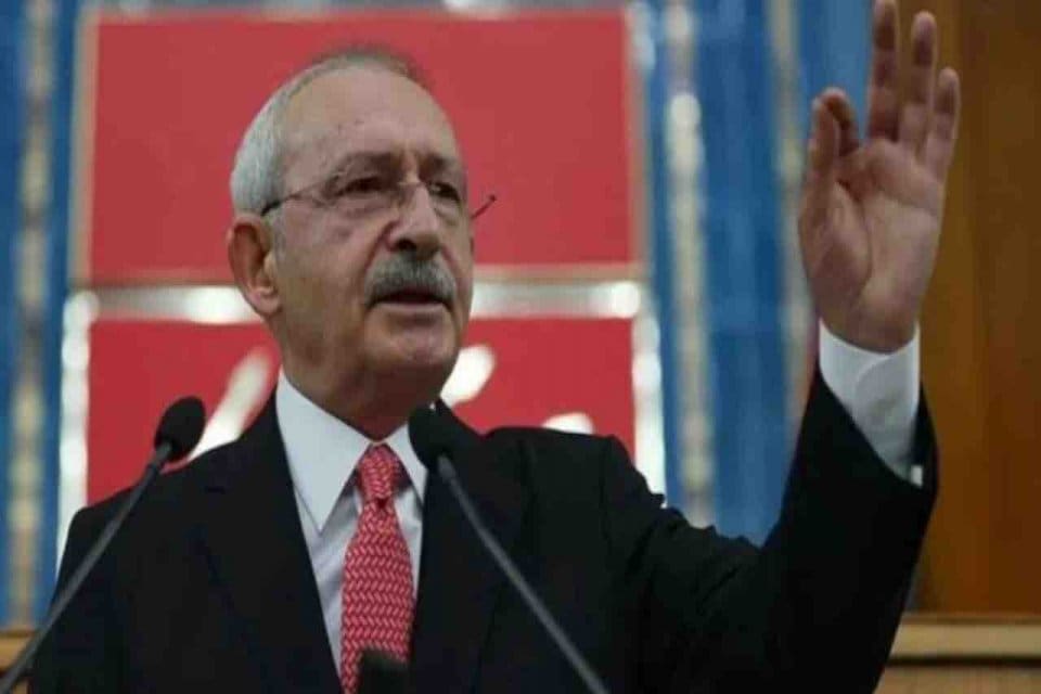 CHP Genel Başkanı Kemal Kılı&ccedil;daroğlu&rsquo;nun MYK &uuml;yelerine konuyla ilgili tartışmalardan