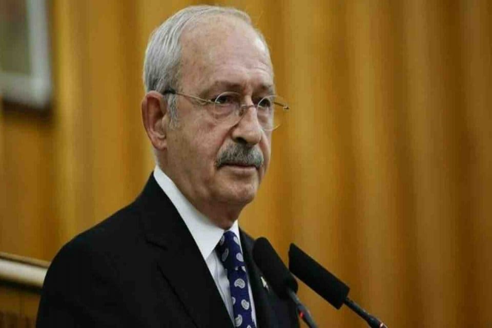 Televizyon kanallarında depremzede &ccedil;ocuklarıyla yapılan yayınlara bir tepki de CHP
