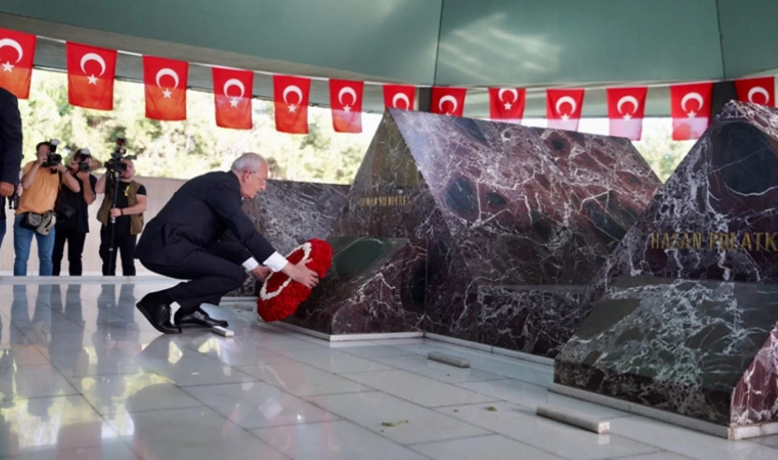 CHP Genel Başkanı Kemal Kılı&ccedil;daroğlu, 8. Cumhurbaşkanı Turgut &Ouml;zal ve