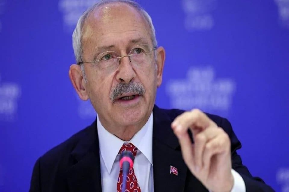 CHP lideri Kemal Kılı&ccedil;daroğlu, deprem b&ouml;lgesindeki binalarda hasar tespit &ccedil;alışmalarını