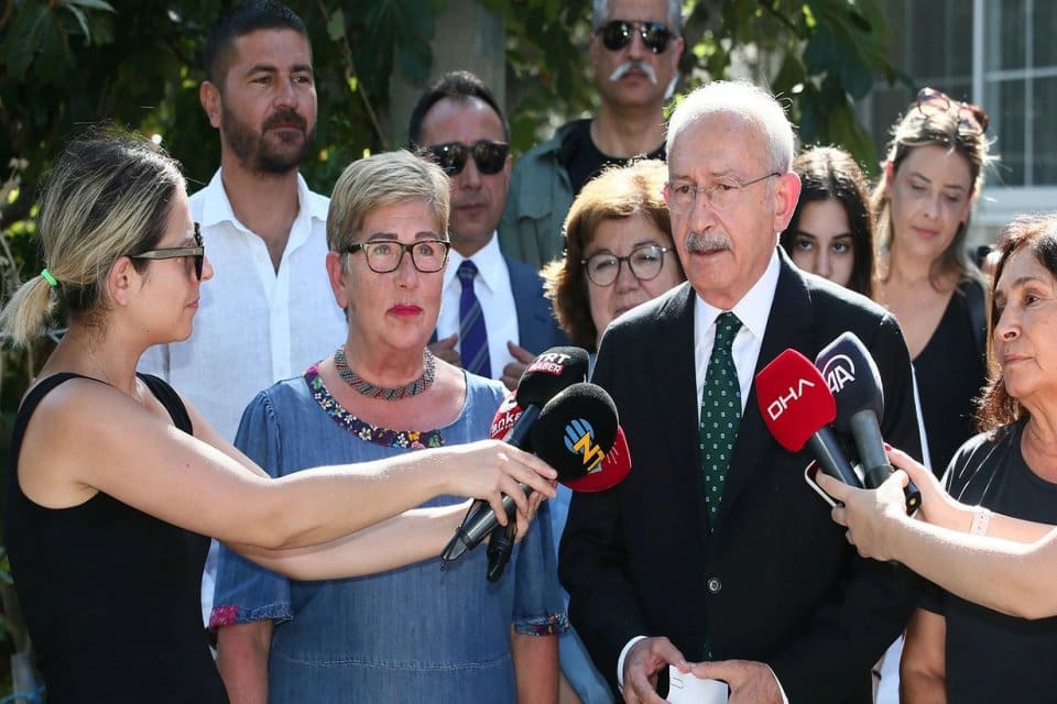 CHP Genel Başkanı Kemal Kılı&ccedil;daroğlu, Ergenekon soruşturması kapsamında tutuklandıktan sonra