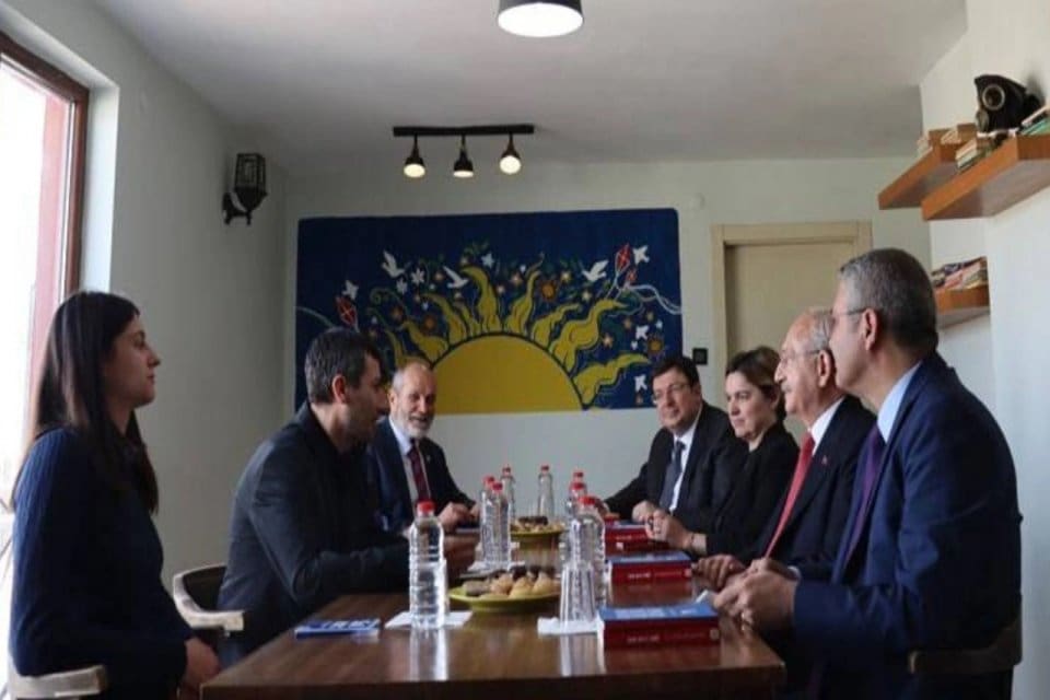 CHP Genel Başkanlı Kemal Kılı&ccedil;daroğlu ile beraberindeki heyet SOL Parti'yi