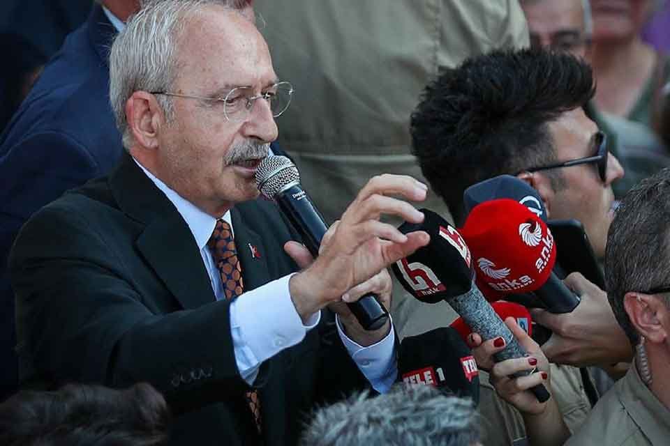 CHP Genel Başkanı Yalova'da yaptığı konuşmada, "İnsanları &ouml;ld&uuml;ren deprem değil