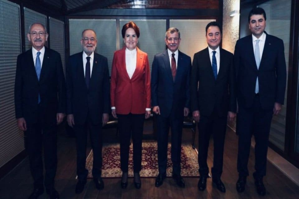 CHP Genel Başkanı Kemal Kılı&ccedil;daroğlu, FOX TV'de katıldığı canlı yayında