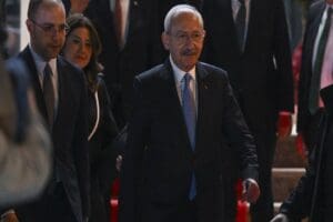 Korkusuz yazarı Can Ataklı, se&ccedil;imler yaklaşırken &uuml;lkede &ccedil;ıkabilecek kargaşaya dikkati