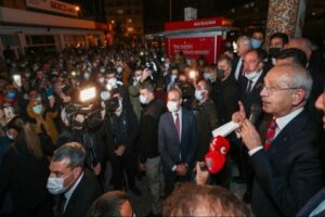 CHP Genel Başkanı Kemal Kılıçdaroğlu, Kırıkkale'nin Balışeyh ilçesinde vatandaşların çay