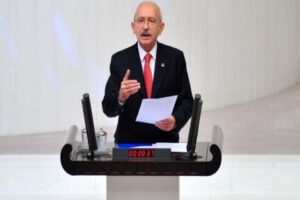 CHP Genel Başkanı Kemal Kılı&ccedil;daroğlu'nun da aralarında bulunduğu 10 milletvekiline