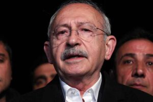 Gazeteci İsmail Saymaz, CHP lideri Kemal Kılı&ccedil;daroğlu'nun sel b&ouml;lgesinde a&ccedil;ıklama