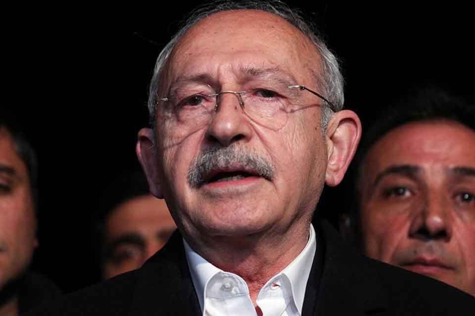 Gazeteci İsmail Saymaz, CHP lideri Kemal Kılı&ccedil;daroğlu'nun sel b&ouml;lgesinde a&ccedil;ıklama